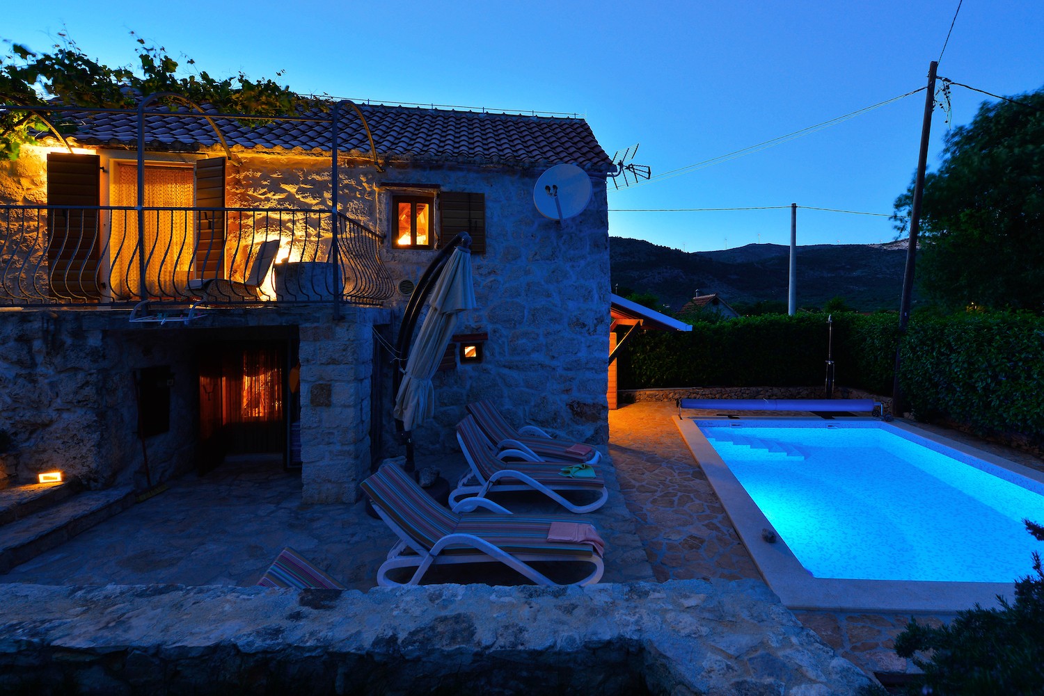 eco villa pool on the night